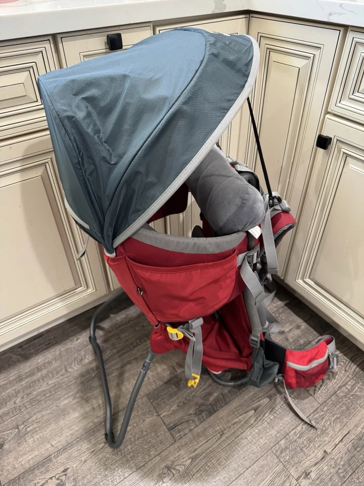 Mochila de senderismo Deuter Kid Comfort 2 portabebés retráctil capucha para sol H2O roja Foto 4 de 4