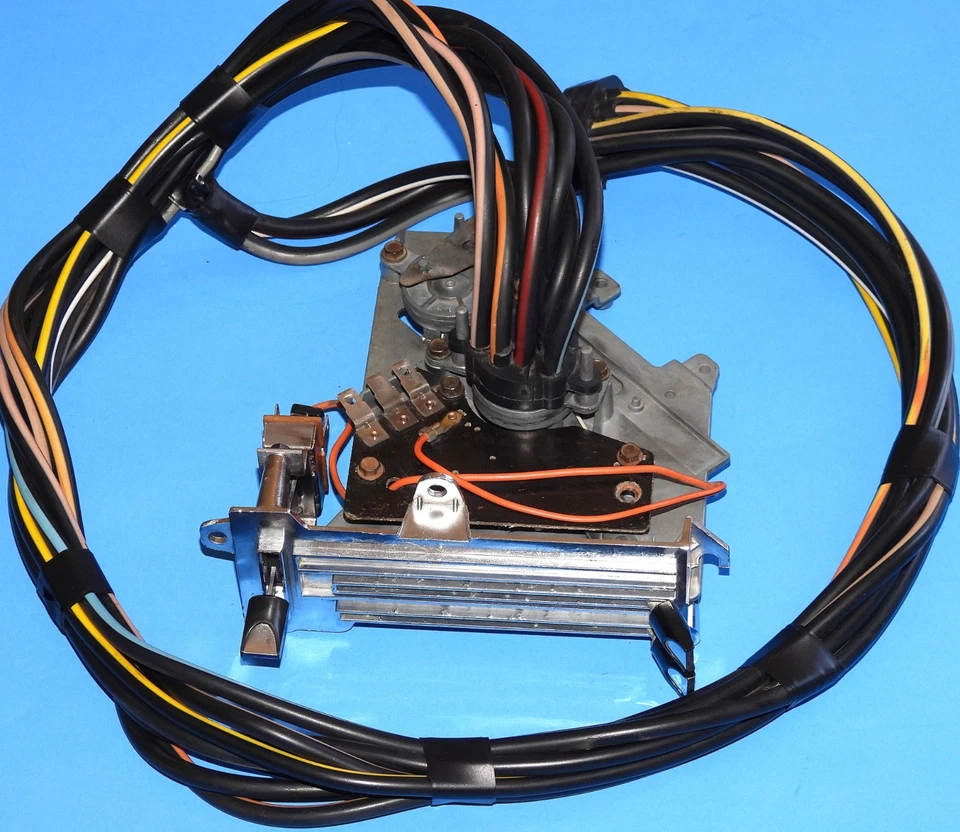 1971-73 OLDSMOBILE OEM A/C HEATER ATC CLIMATE CONTROL UNIT WITH VACUUM HOSES - Image 2 of 4