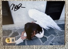 MADISON BEER SIGNED LOCKET INSERT POSTCARD - BECKETT COA