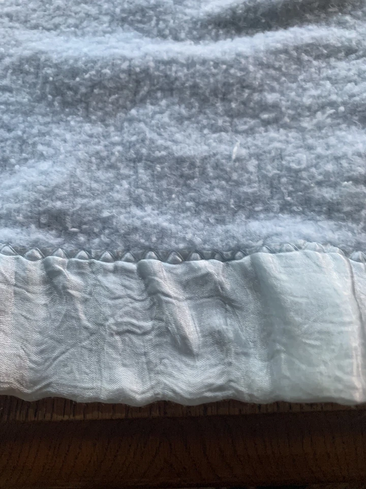 "Manta bebé vintage borde satinado azul claro 44,5 x 33,5"" Lovey Comfort" Foto 2 de 4