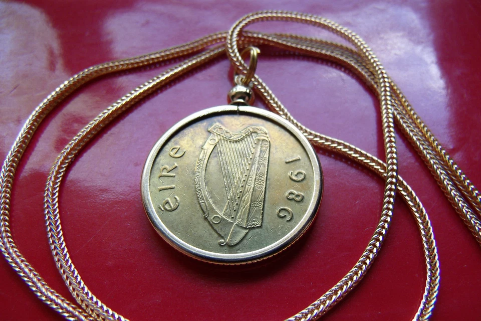 COLGANTE MONEDA CABALLO PONY IRLANDÉS 1986 en una cadena de serpiente cola de zorro llena de oro de 28" Foto 4 de 4