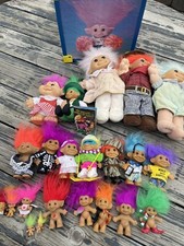 Cofre de madera vintage años 90 Russ Treasure Trolls As novedad con 22 muñecas Troll juguetes