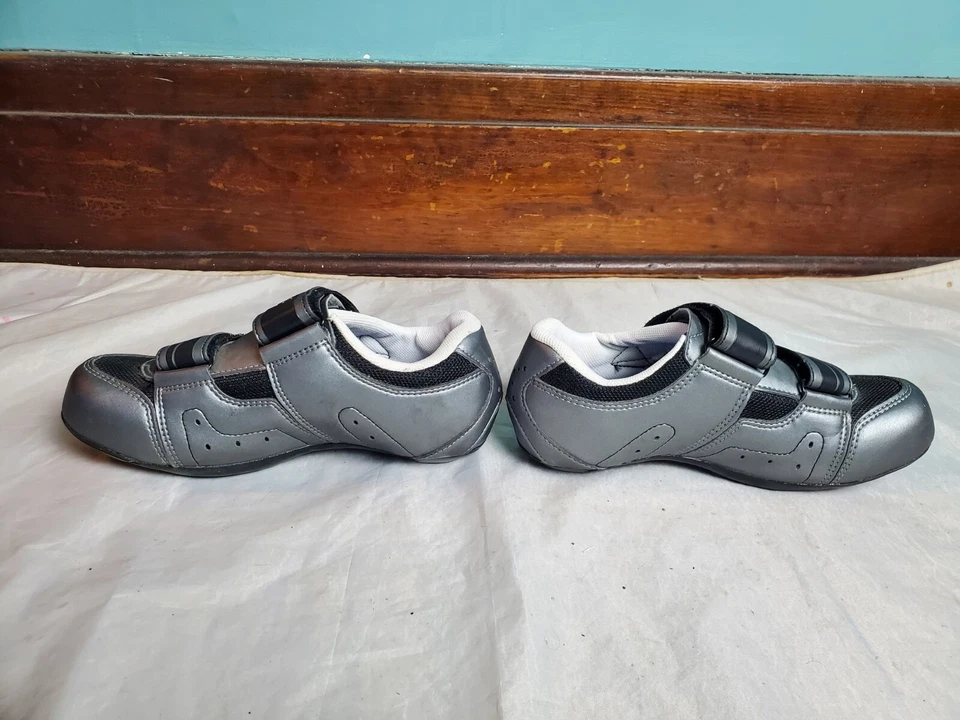 Sapatos de ciclismo masculinos Shimano RT31 EUA tamanho 5.2 UE tamanho 38 - Imagem 3 de 4