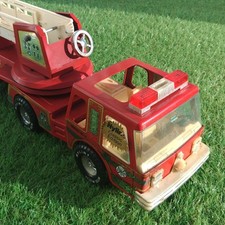 Tin Toy Fire Engine Telescoping Ladder Classic Red Vintage Collectible