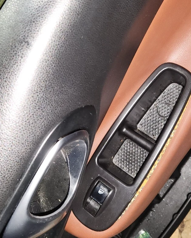 2014 Fiat 500L porta frontal lateral de passageiros e espelho branco - Imagem 3 de 3