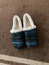Women  s TOMS Fuzzy Slip On Slippers Size 11 Faux Fur Lined Knit Cozy. E U C ,
