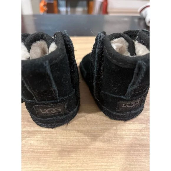 Ugg Neumel boot infant size 0/1 Unisex Black - Image 4 of 4