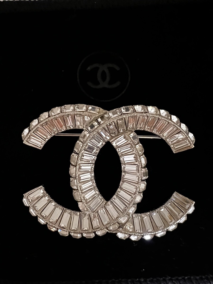 CHANEL Authentic Classic All Crystal CC Logo Brooch Pin CHANEL Authentic Classic All Crystal CC Logo Brooch Pin