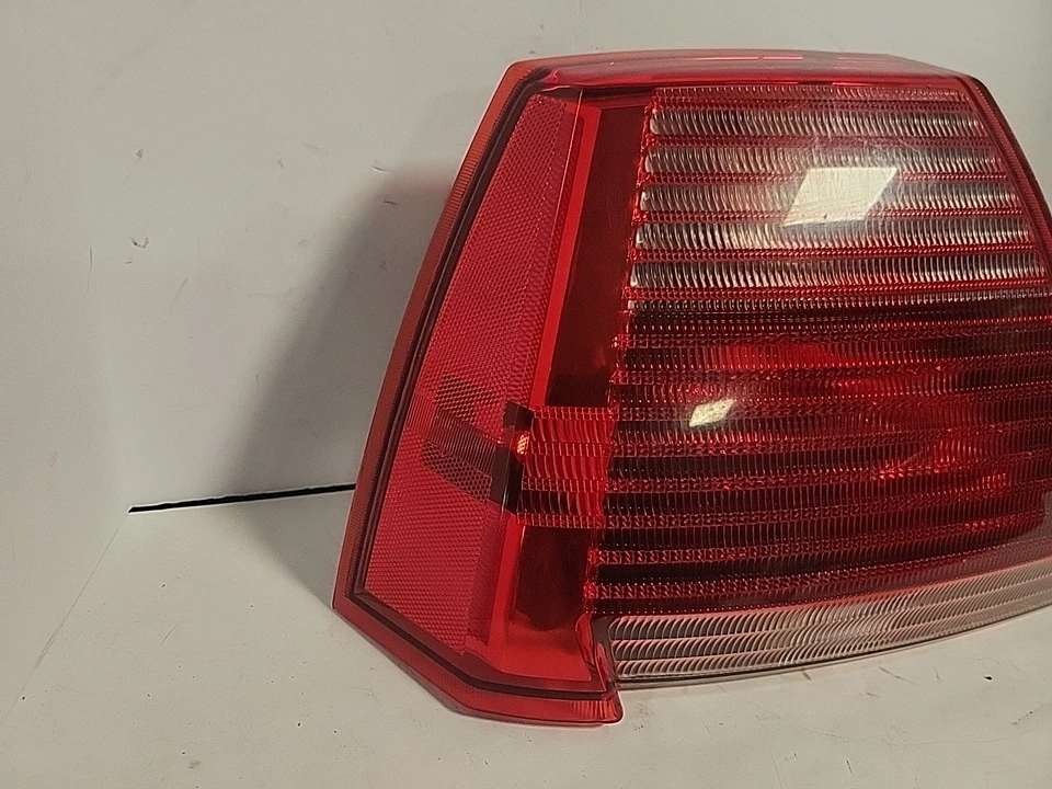 2008 Mitsubishi Galant ES RH Tail Light Assembly Part Number - 8330A299. SS3 Foto 2 de 4