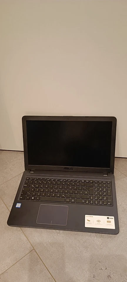 Asus Vivobook 15 R543U - Core i3 7th Gen - 256GB SSD- 8GB RAM-Notebook Laptop - Bild 2 von 4