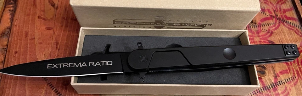 Navaja de bolsillo Extrema Ratio BD4 Lucky Stiletto Dagger N690 Foto 4 de 4