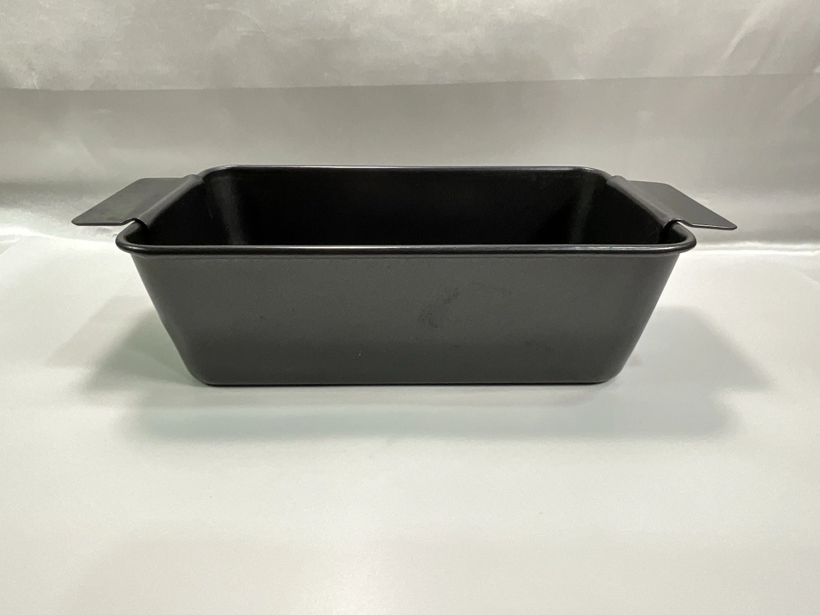 Vintage 10” Nonstick Roasting Pan w Removable Drip Rack Black Metal Bake Pan
Opens in a new window o