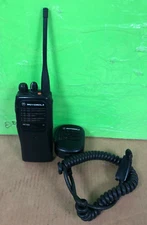 PARTS! MOTOROLA HT750 AAH25RDC9AA2AN TWO WAY RADIO W/MIC NO BATTERY