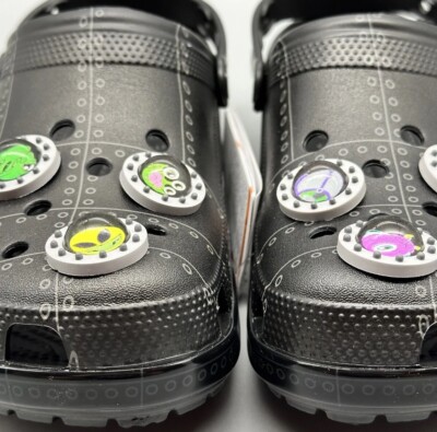 Classic Crocs x Ron English Clog Area 54 Black Alien Men display picture 1