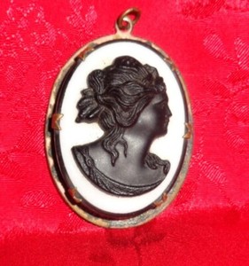 VTG/Antique White and Black Cameo Pendant, set in Gold plated frame