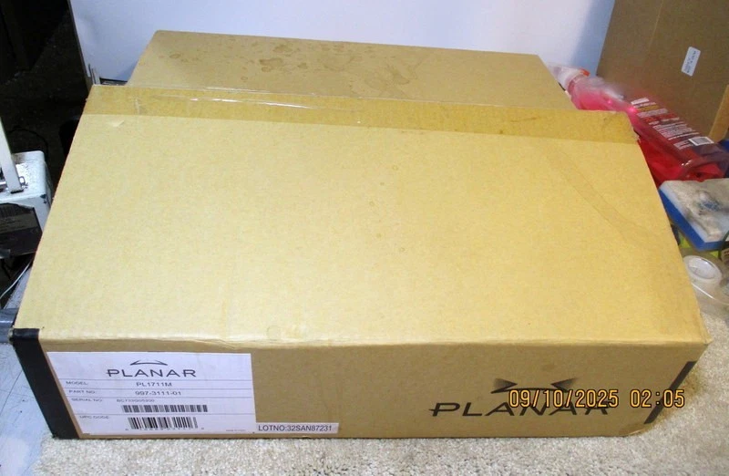 NEW Planar 17in Color Flat Screen Monitor LCD 100-240V PL1711M - Image 3 of 4