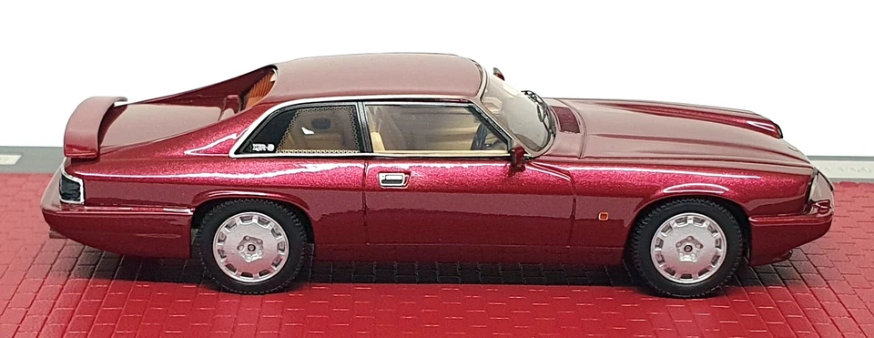 Matrix 1/43 Scale MX41001-242 - 1991-93 Jaguar XJR-S - Regency Red - Image 3 of 4