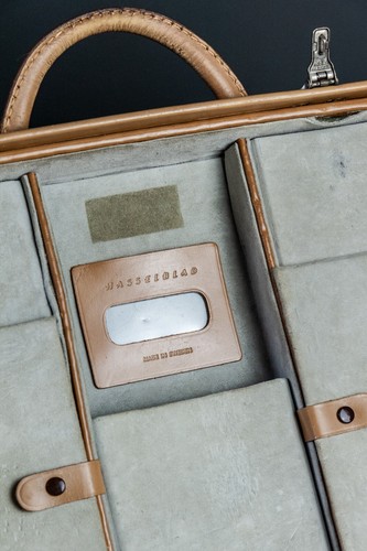 Original pig skin Hasselblad 511 leather flight carry case for 500 series camera - Picture 3 of 9