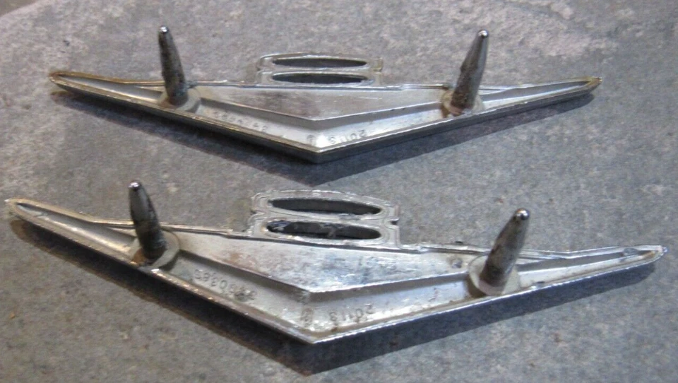 2 1965 AMC RAMBLER MARLIN CLASSIC 3490385 REAR FENDER QUARTER PANEL EMBLEM BADGE - Image 4 of 4