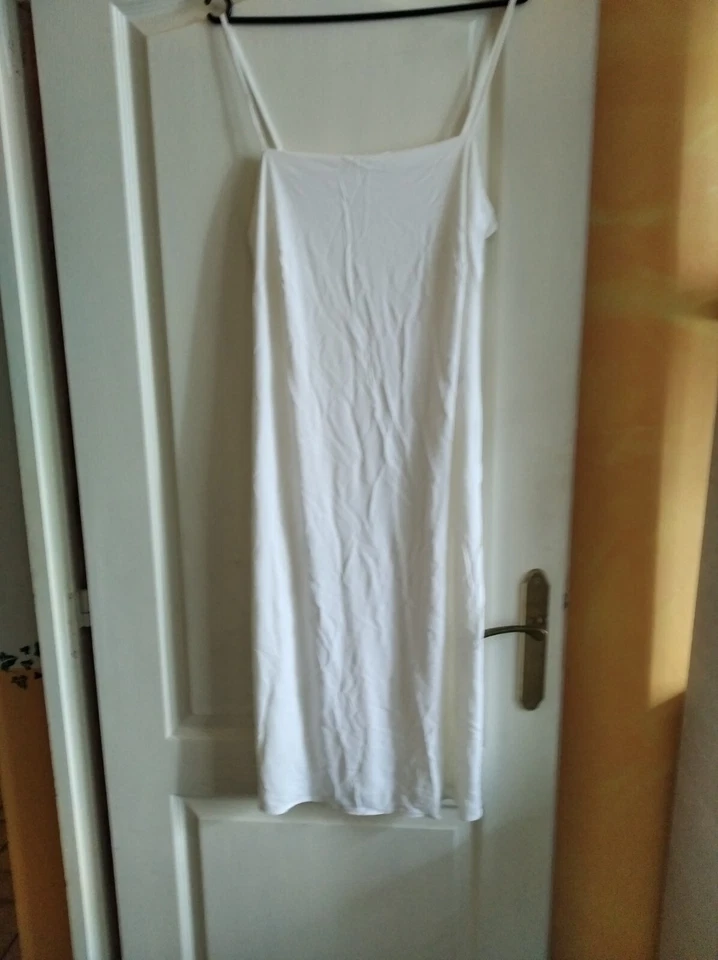 Robe courte blanche a bretelles "MARKS AND SPENCER". T 46-48. - Photo 1/2