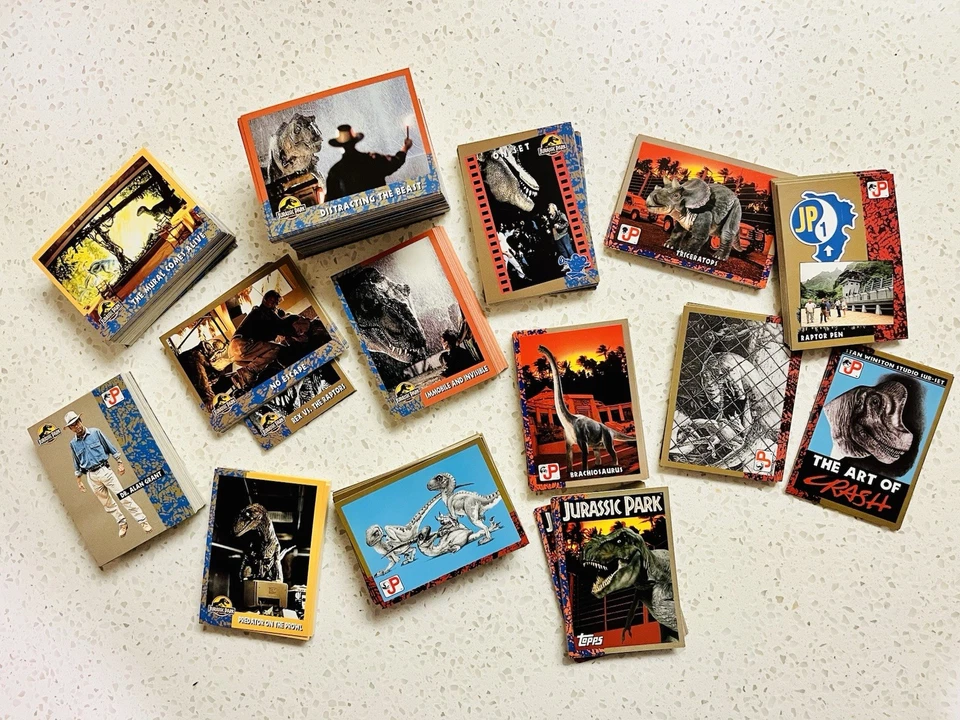 Tarjetas Topps de Parque Jurásico 1993 (750 quilates) + conjunto de trilogía de DVD con características adicionales Foto 3 de 4