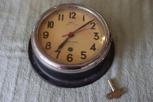 ANTIQUE MARITIME CLOCK ARTEMIS 30 DAY W/ KEY WORKING
