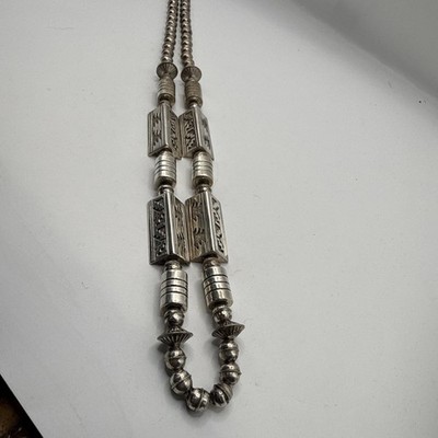 MUSEUM VINTAGE NAVAJO'TRIANGULAR BEAD' NATIVE AMERICAN  SILVER NECKLACE  26 