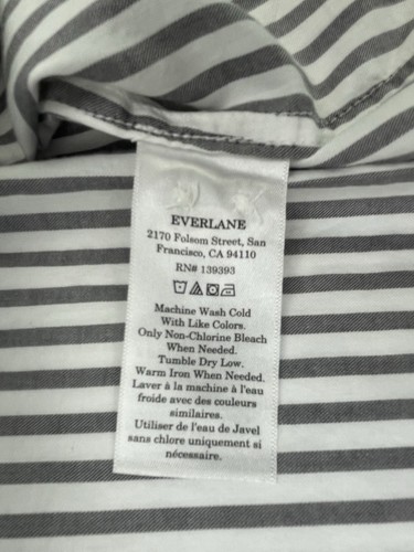 Neu mit Etikett Everlane The Way - kurzes Hemd aus seidiger Baumwolle mit Knopfleiste grau gestreift Größe M - Bild 8 von 9