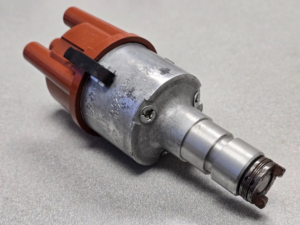 BONITO DISTRIBUIDOR ENCENDIDO ORIGINAL USADO PORSCHE 356C 912 BOSCH JFR4 0231129031 Foto 3 de 4