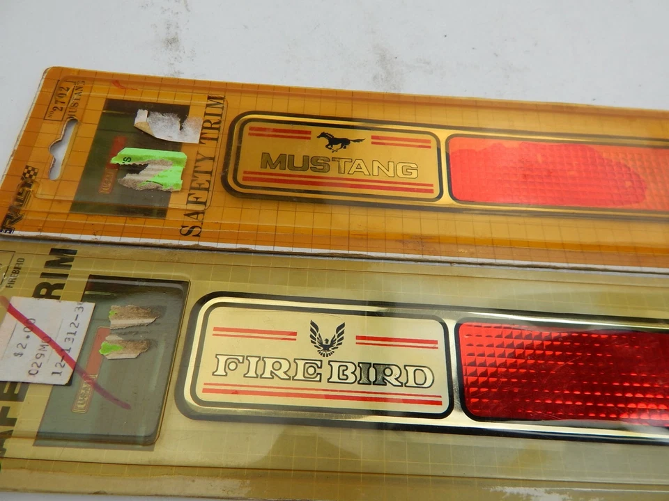 2 piezas Rally De Colección Años 80 Nuevo de Lote Antiguo Coche Pegatina Reflectante Reflector Mustang Firebird Foto 2 de 4