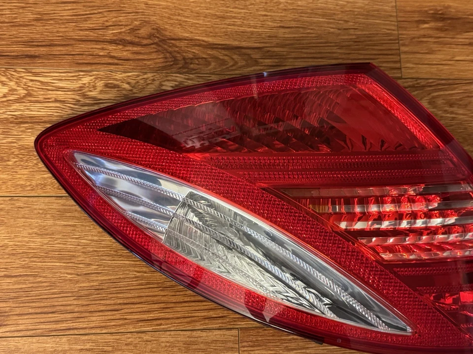 Левый задний фонарь со стороны водителя для Mercedes-Benz CL550 CL63 2007-2010 годов выпуска от оригинального производителя - Изображение 3 из 4