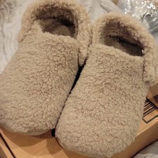 NWOB Crocs Classic Cozzzy Slipper Mushroom Faux Fur Comfort Women's j4 EUR 36-37