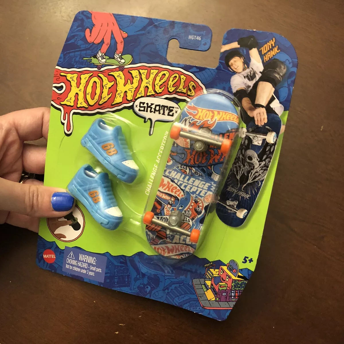 FINGERBOARD + SHOES 3pc Hot Wheels Challenge Accepted Tony Hawk Skateboard  Mini