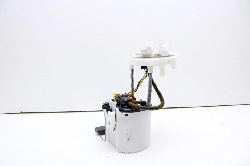 2018-2024 Buick Enclave Fuel Pump Unit 84702674 OEM - Image 2 of 4
