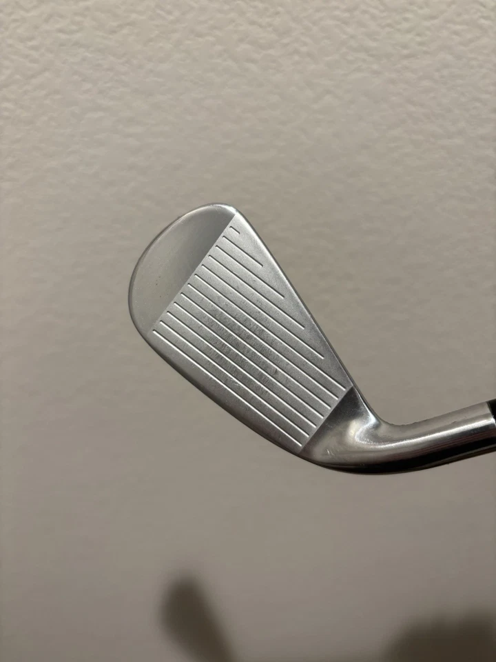 Hierro de conducción Titleist U505 2 X-stiff Tour AD HY-95. Derecha en perfecto estado Foto 3 de 4