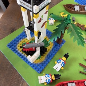 Vintage LEGO Pirates Forbidden Island (6270) & Sabre Island (6265) Read