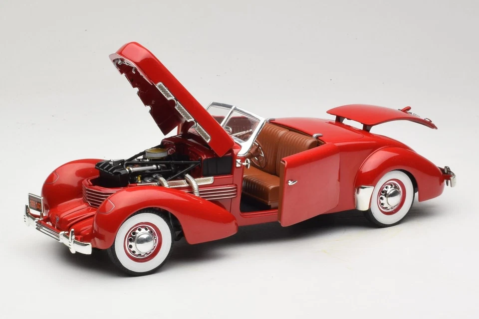 32158 Cord 812 Convertible Red American Muscle 1:18 - Image 2 of 4