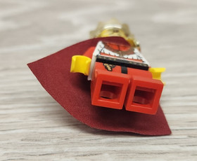 Lego cas486 Kingdoms Lion King Red Minifigure From Set 10223 & 7188