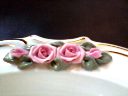 VINTAGE PORCELAIN ASHTRAY 5.5" PINK ROSES DRESDEN GORGEOUS!! - Picture 6 of 10