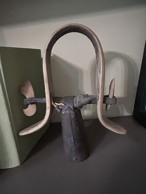 Rustic Swiss Goat Bell / Sonnaille ancienne de chèvre 