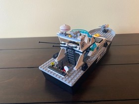 Lego CITY Police Patrol Boat 99% Complete w/Instructions & Minifigures