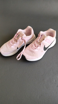 Nike Revolution 6 FlyEase Gr. 32   Bequemer & praktischer Sportschuh für Kinder
