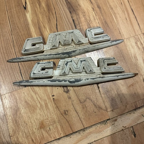 Vintage 1958 1959 GMC pickup fender emblem. Pair. - 第 1/2 張圖片