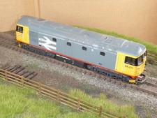 Lima 00 Gauge BR Class 26 Diesel Locomotive no 26031 in BR Railfreight Grey