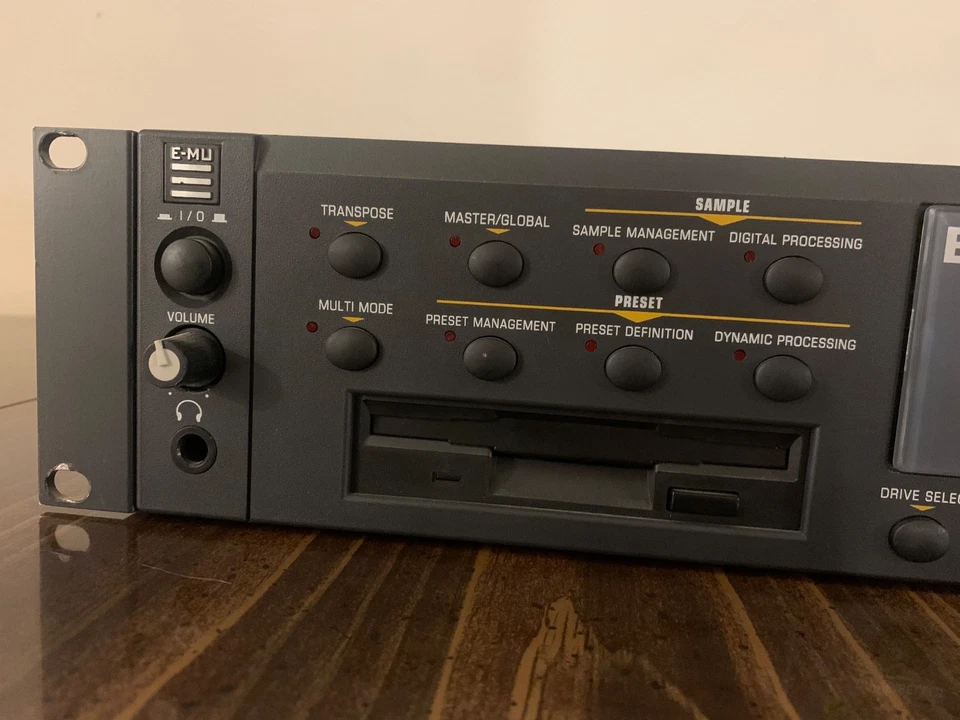 Muestreador de montaje en rack E-mu ESI-4000 - VINTAGE - CIRCUITO PERFECTO con manual Foto 4 de 4