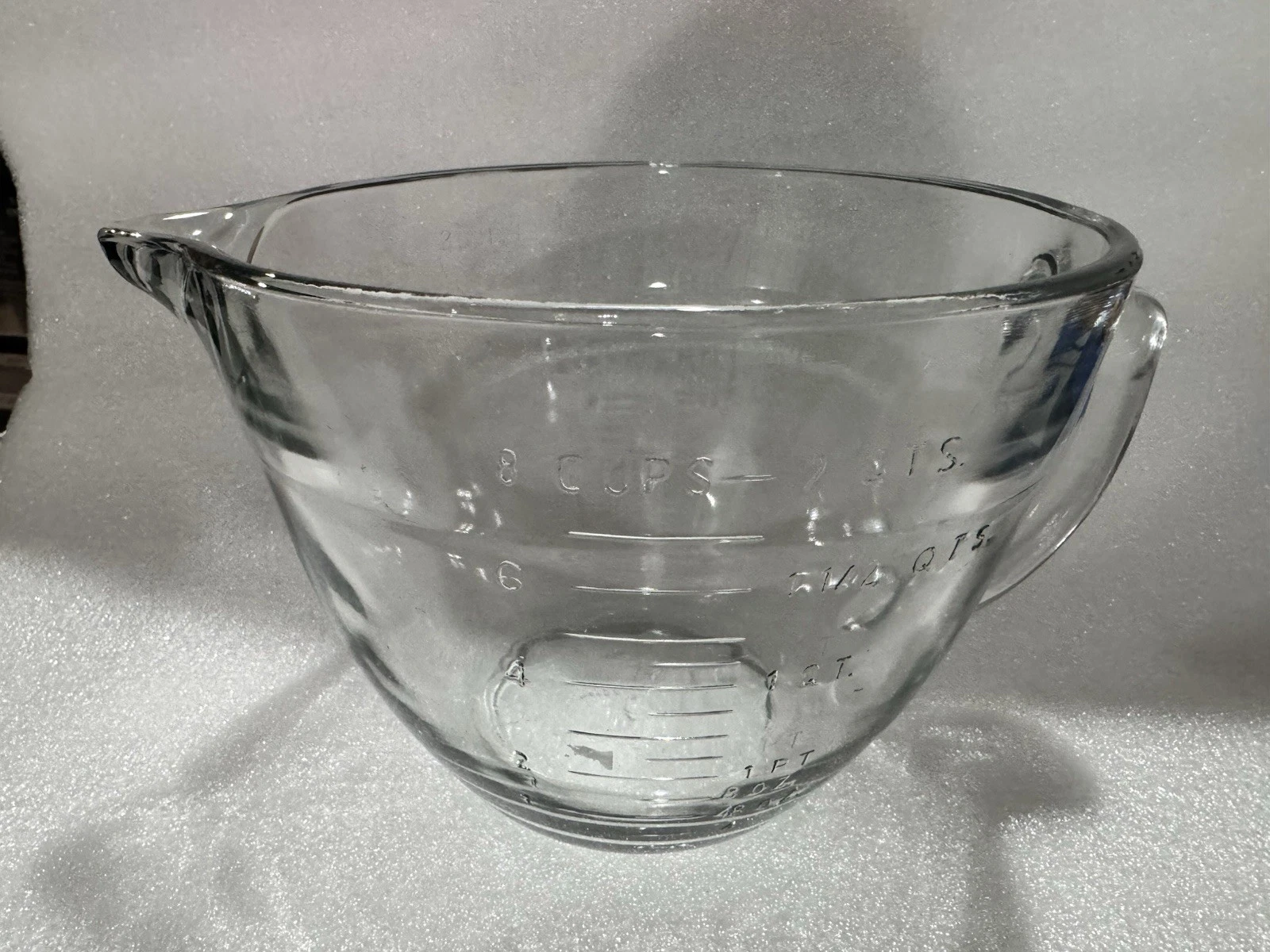 THE PAMPERED CHEF 8 Cup 2 Qt 2-Liter Glass Measuring Cup Mixing Batter Bowl USA