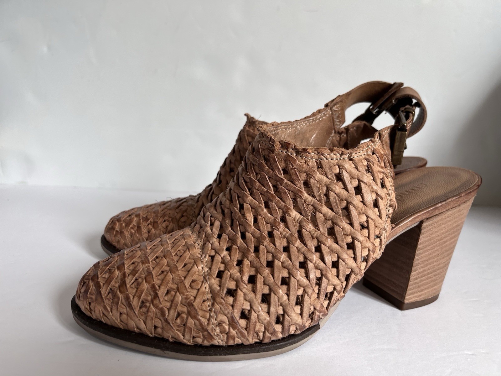 Sundance Basketweave Woven Leather Tan Sling Back 2.5” Block Heel EUR 36 | US 6