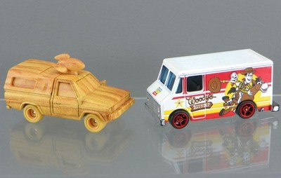 Hot Wheels Premium Toy Story Pizza Planet Truck & Woody's Roundup