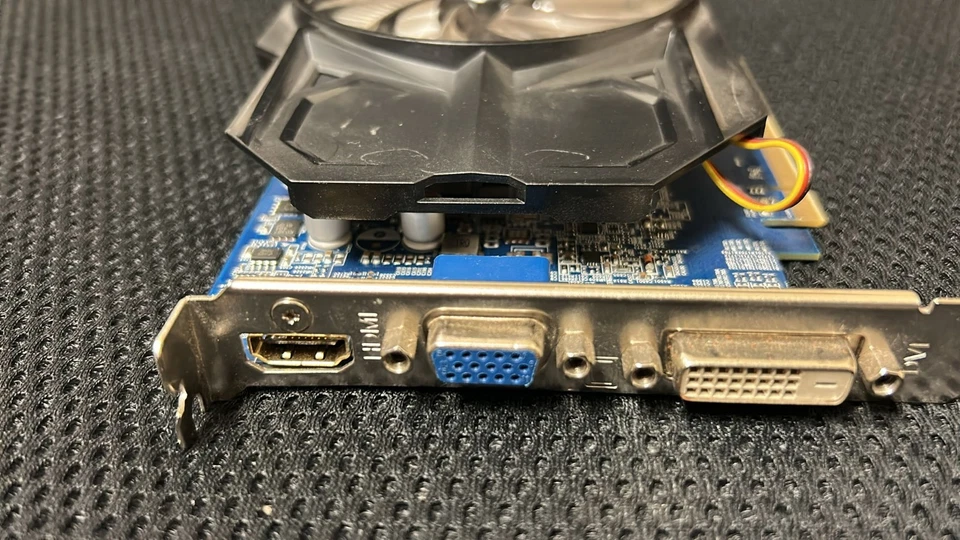 Gigabyte AMD Radeon R7 240 (GV-R724OC-2GI) 2GB / 2GB (max) DDR3 SDRAM PCI... - Image 4 of 4