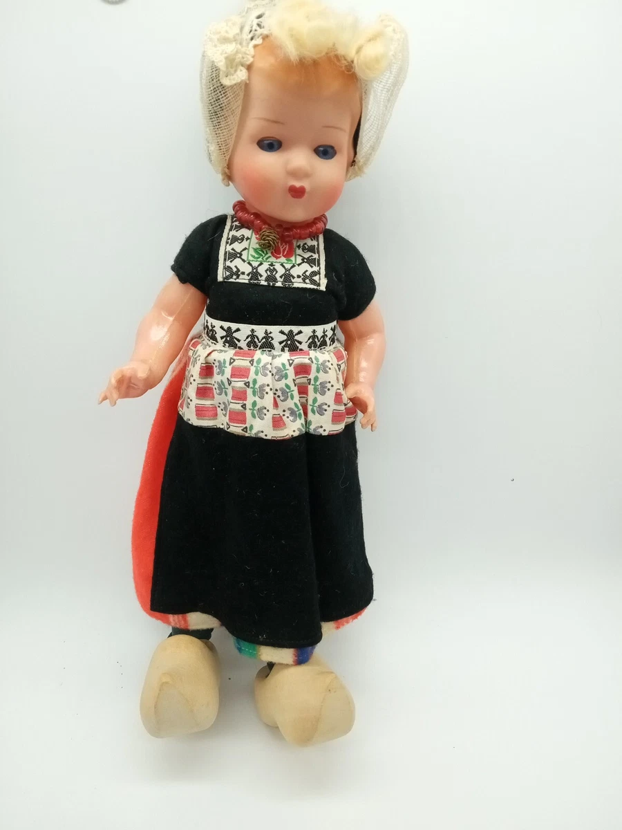 Little girl shop wooden clogs